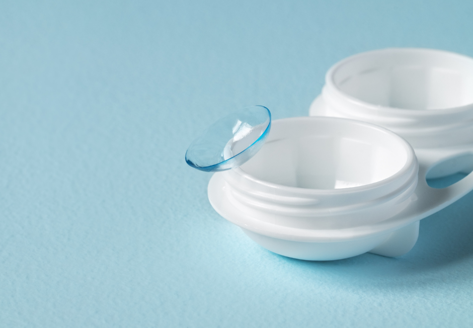 Can reusable contact lenses cause eye infection?