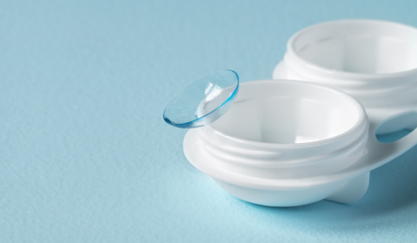 Can reusable contact lenses cause eye infection?